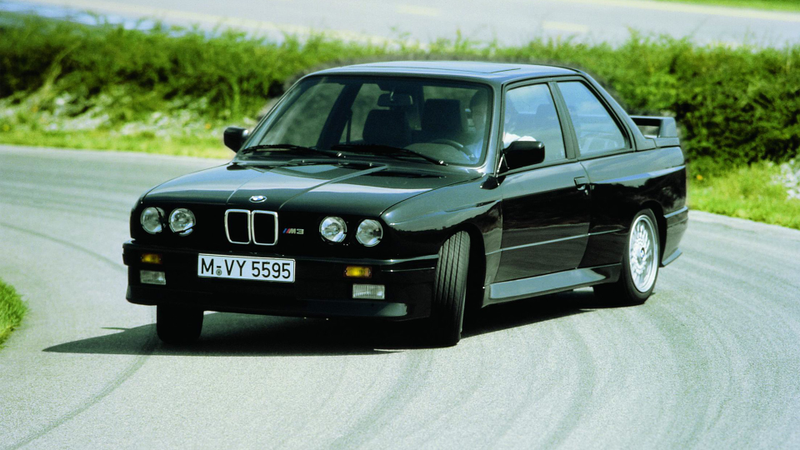 Illustration for article titled A brief comparison of the classic 911 and e30 platforms